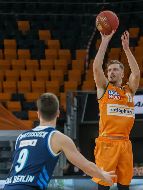 以待两军如 以待两军如