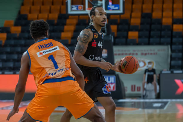 靠近镜头的 靠近镜头的